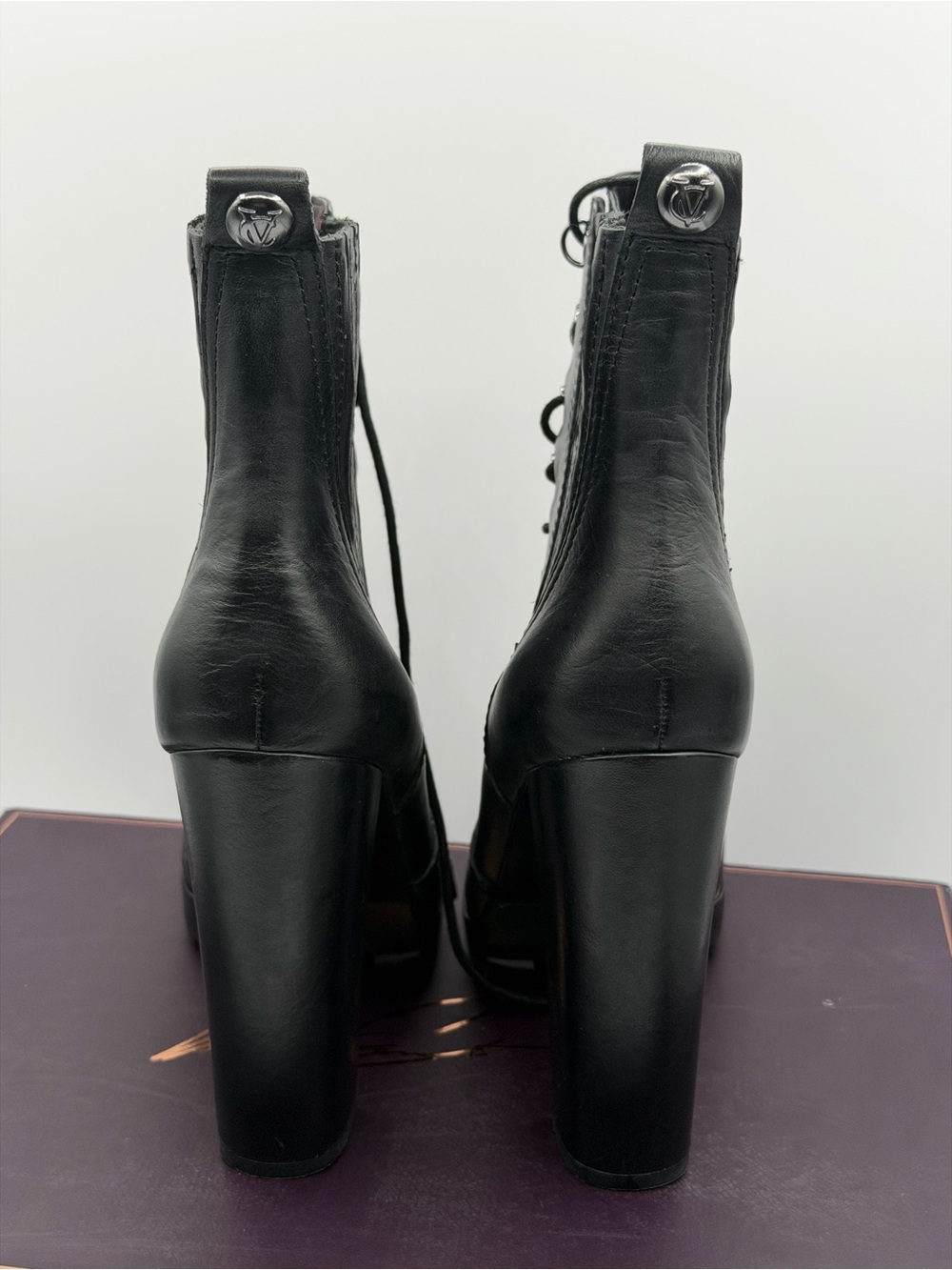 Vince Camuto Signature Women's Black Lace-Up High Heel Ankle Boots Size 8M - Picture 7 of 16